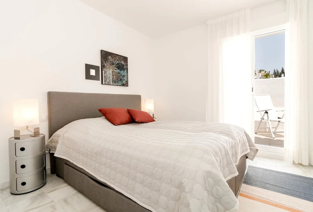Ivy4- Modern 2 Bedroom Duplex Close To Beach