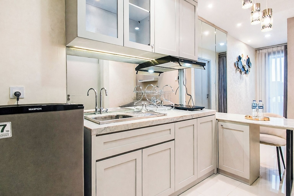 Artistic And Bright 1Br At Grand Sungkono Lagoon Apartment