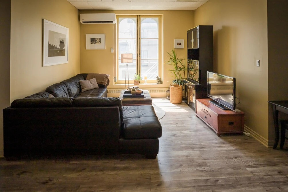 LE 402 - Hostel