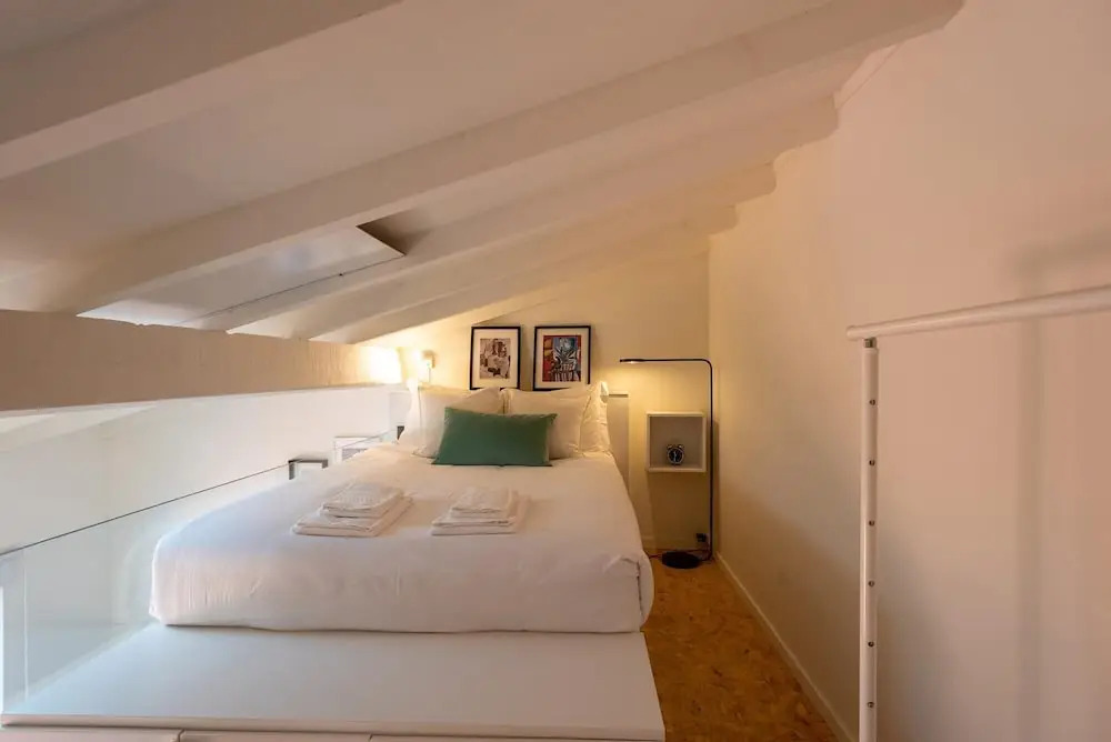 Mezzanine Stylish Apartment U by Vacationy