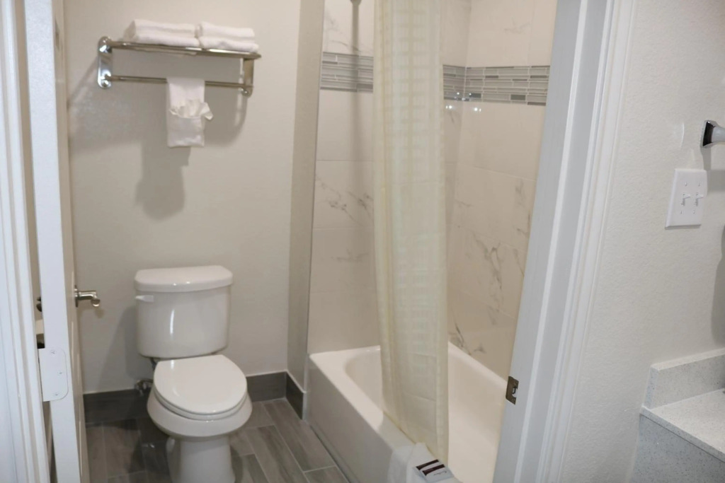 Scottish Inn & Suites - IAH Airport