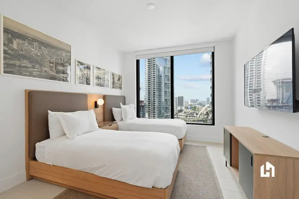 Stylish Apartments with Partial Ocean Views in Downtown