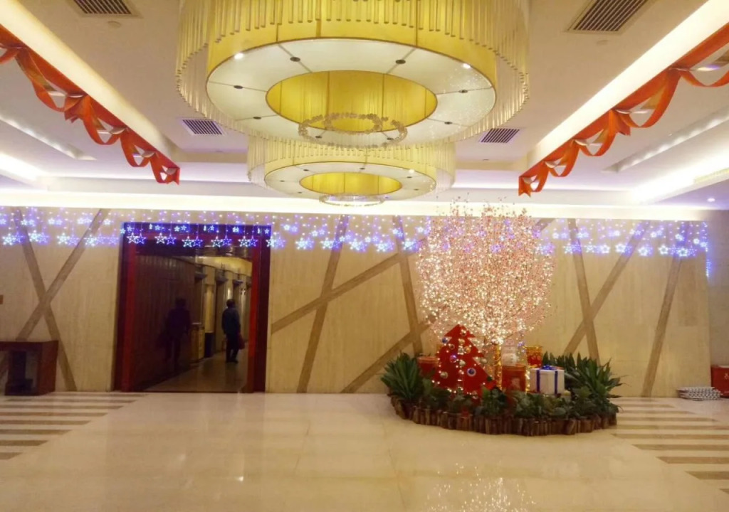 Sichuan Hotel Shenzhen,Near Huaqiang North