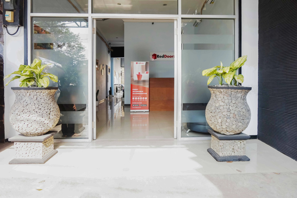 RedDoorz near Velodrome Malang 2