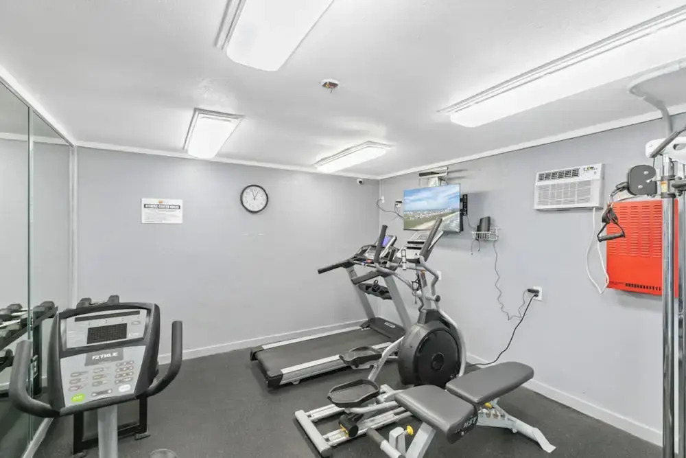 3BR Gulf-view Suite w/ Pools, Gym & Tennis