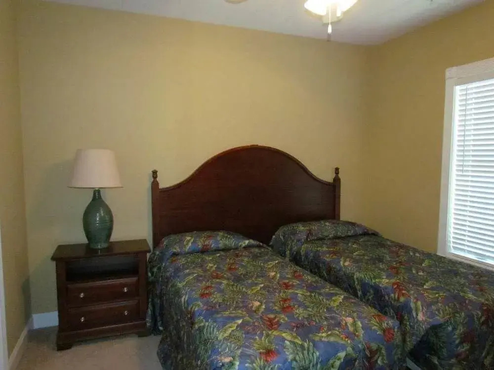 Magnolia Pointe 301 4883 3 Br condo by RedAwning