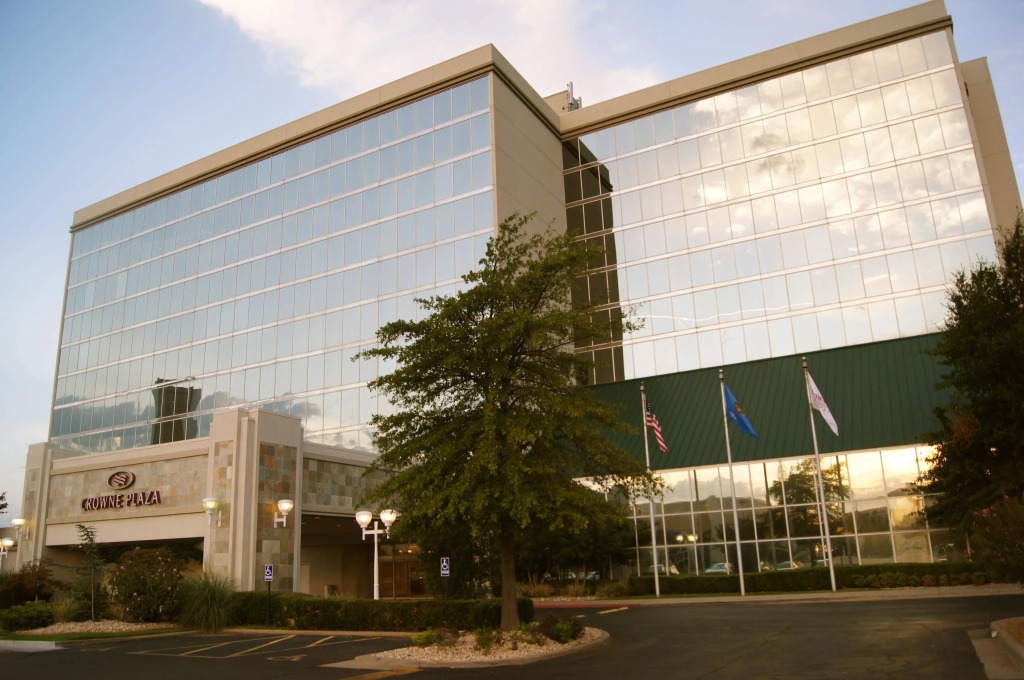 Crowne Plaza Tulsa Hotel Southern Hills