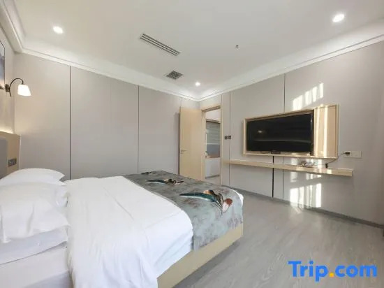 Taihe Golden Season Hotel