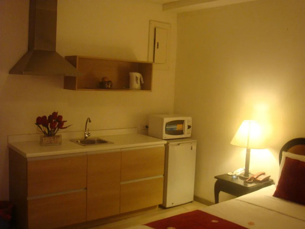 OYO 769 Poblacion Suites Polaris