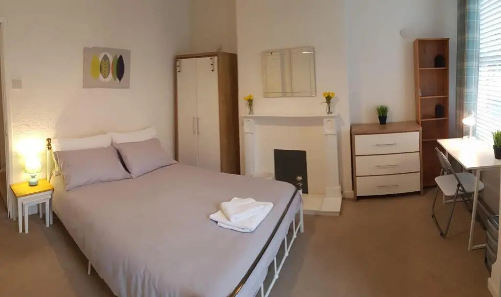Beautiful cosy home on quiet street close to city centre