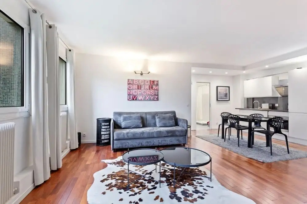 Stunning One Bedroom Apartment Sleeps 5, in Paris