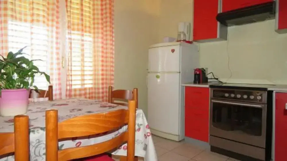 Serene Barbat Escape with Just Minutes from the Beach