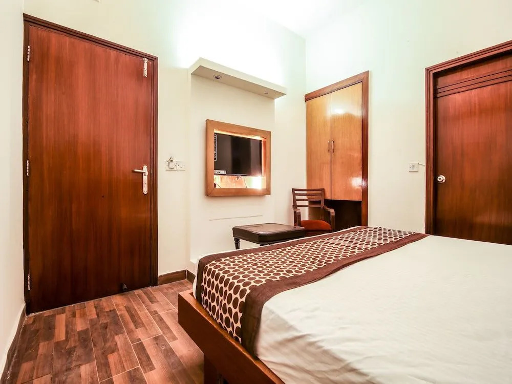 OYO Premium Old Gurgaon