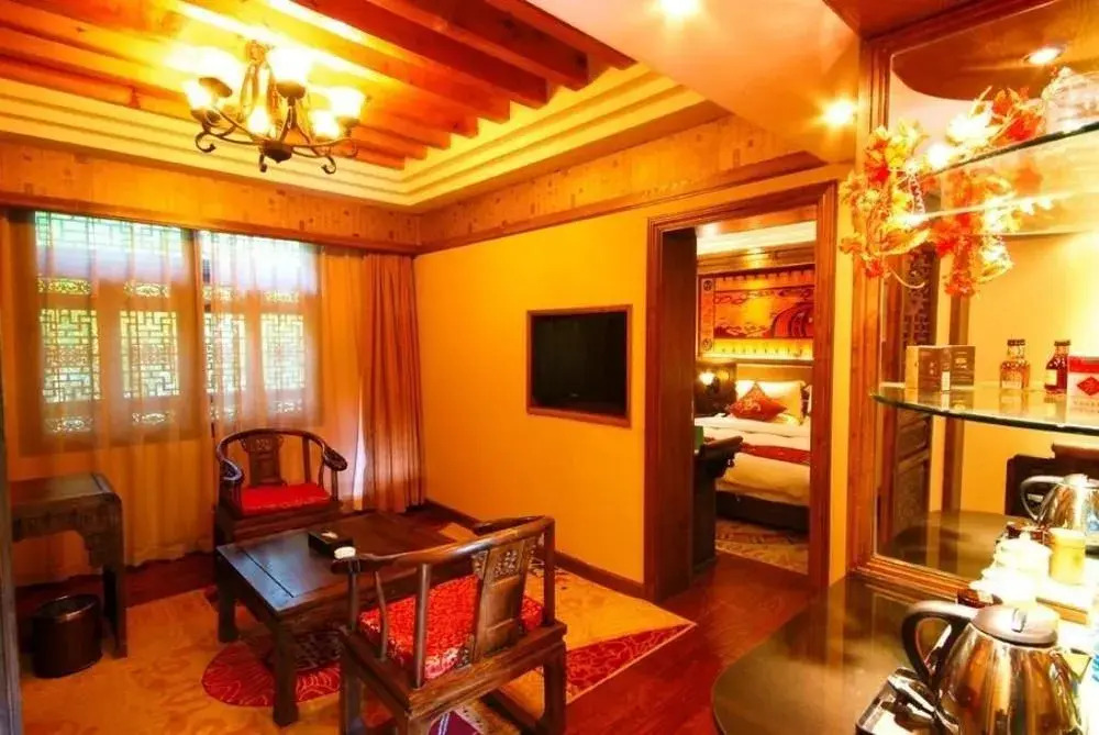 Lijiang Golden Path Hospitality