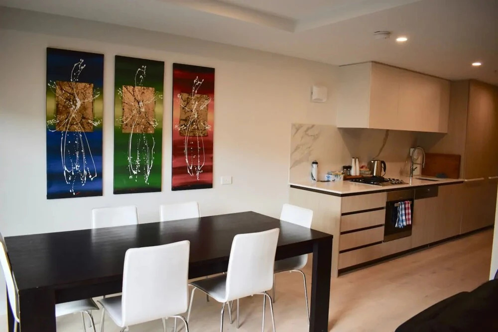Modern 1 Bedroom Apartment in North Melbourne