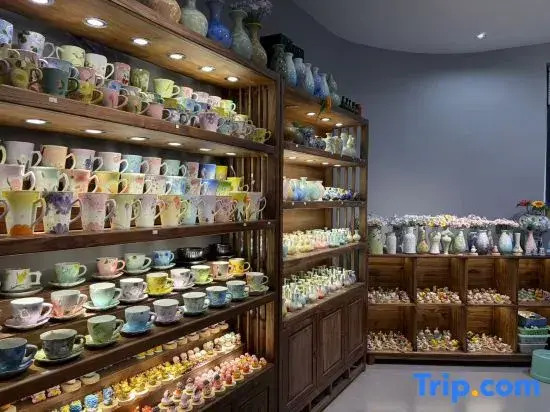 Porcelain edge Pan· Ceramic Courtyard Holiday Homestay (Taoxichuan Creative Plaza)