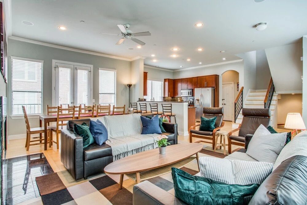 Stylish Three-story Oak Lawn House