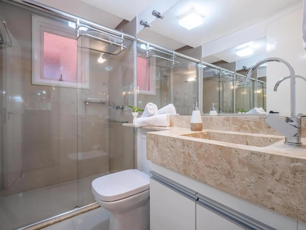 Apartamento Bela Floresta Gramado-RS Sossego na NATUREZA! Ótima LOCALIZAÇÃO LAGONegro 500m - com LAREIRA - 02 Quartos para FAMILIA em CONDOMINIO FECHAD0, cozinha completa com GARAGEM e portaria 24h - PETFRIENDLY
