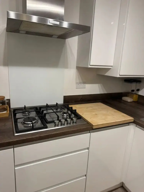 Luxurious Home Near Luton Airport. Suitable for Families and Contractors