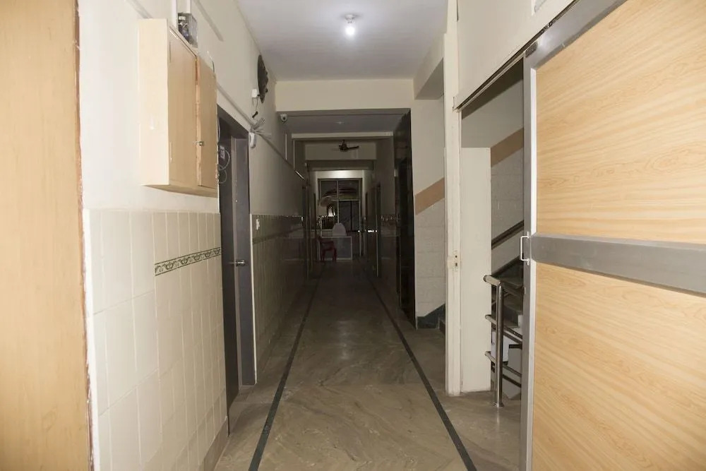 OYO Flagship 8414 Hotel Blue Moon