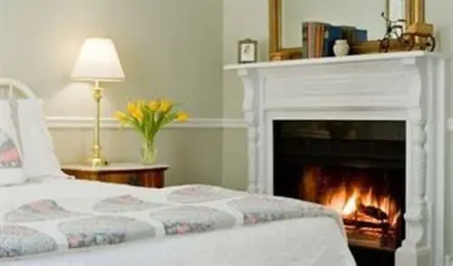 The Maple Leaf Inn
