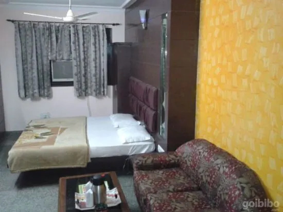 Hotel The Royal Inn