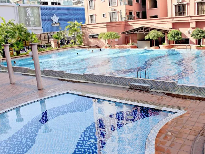 Stay Together 4, 5 & 6 Bedroom Apartments@ Marina Court Resort Condominium