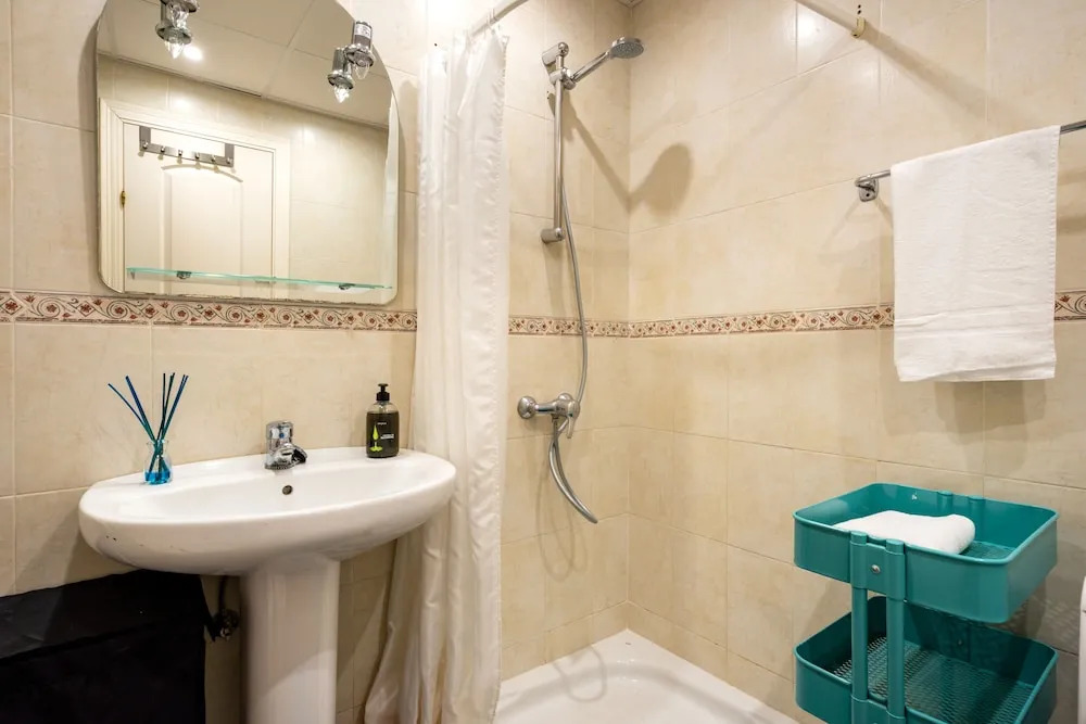 Beachside Apartment with Garden Ref 89
