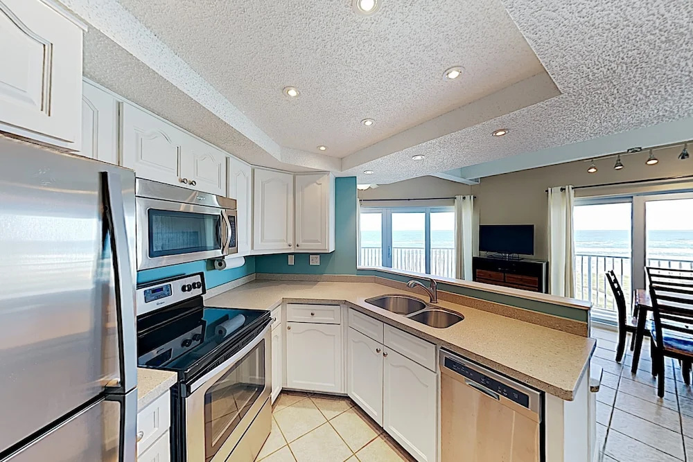 Sparkling Gulf-front W/ Pool & Hot Tub 2 Bedroom Condo