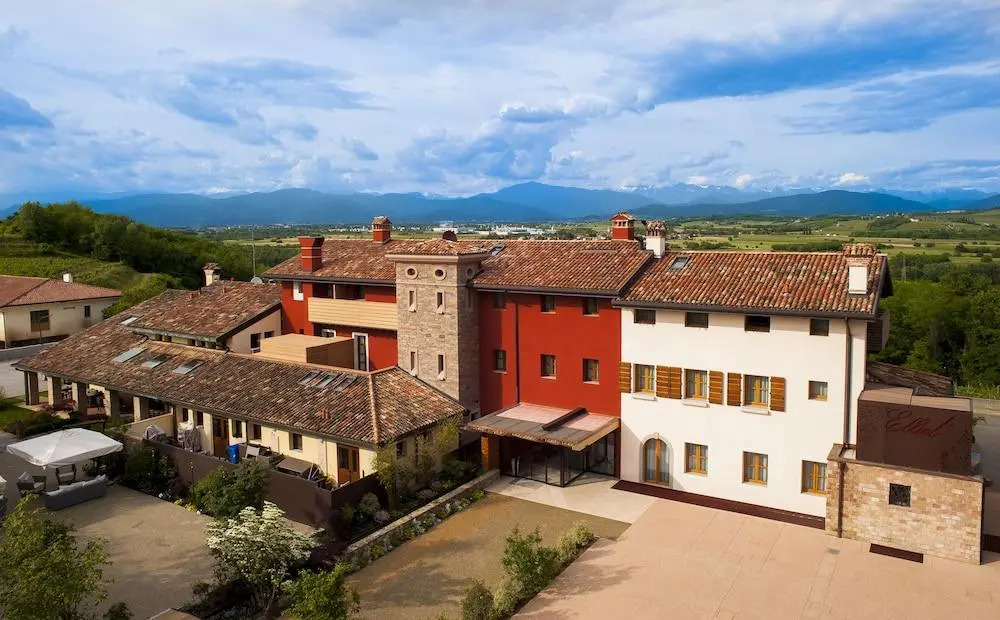 Elliot Osteria e dormire in collina