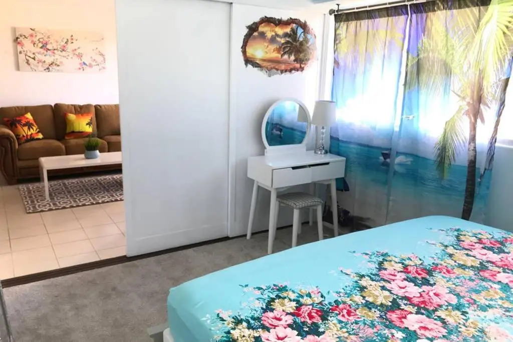 Waikiki 2 Bedrooms, 1 Bath, Free Parking, Sleep 6