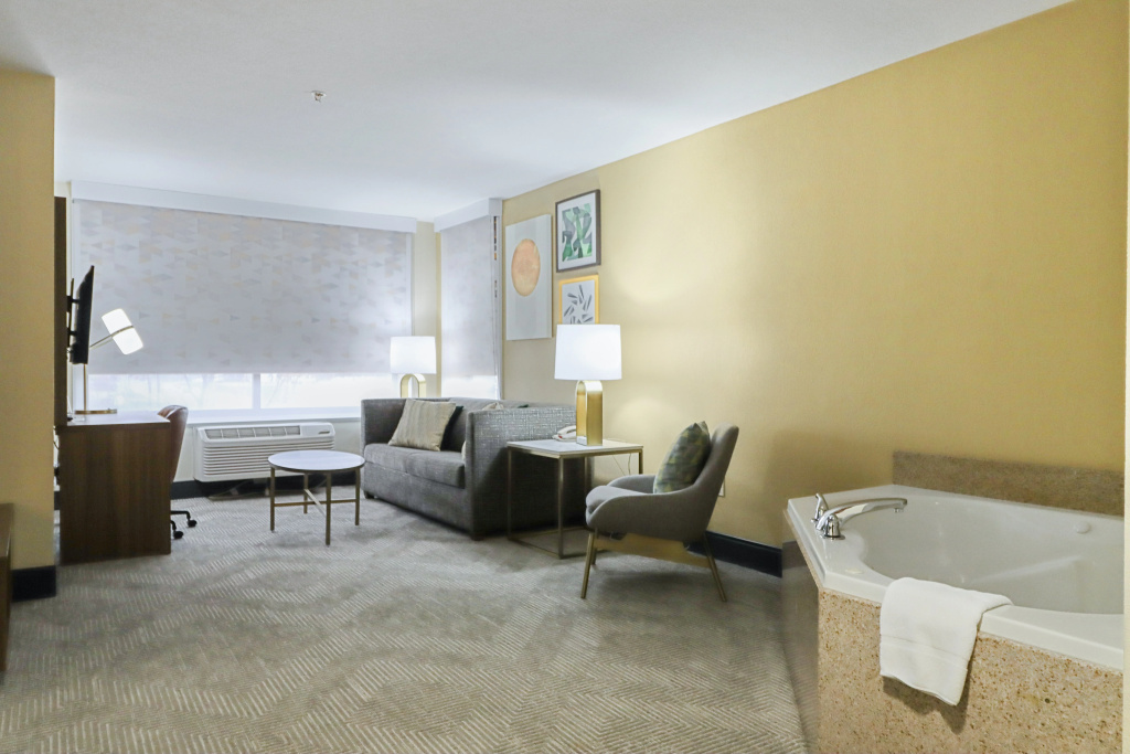 Holiday Inn Quincy East by IHG