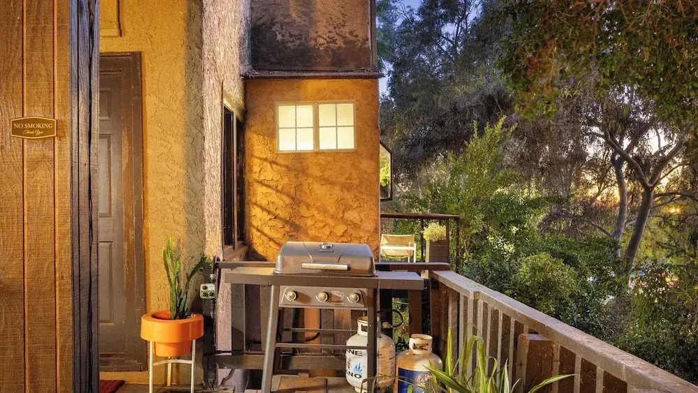 Spanish Revival Charm in Silver Lake w/ Patio, BBQ & Walkable Location Maltman Manor by Avantstay