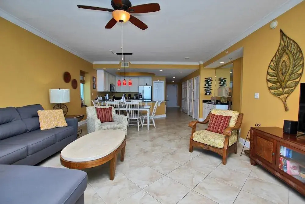 San Carlos 1509 - 3 Br condo