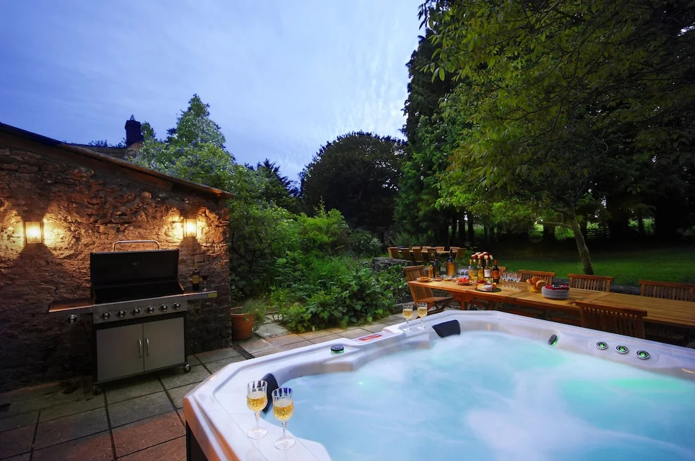 Beautiful 5bedroom house sleeps13 hottub