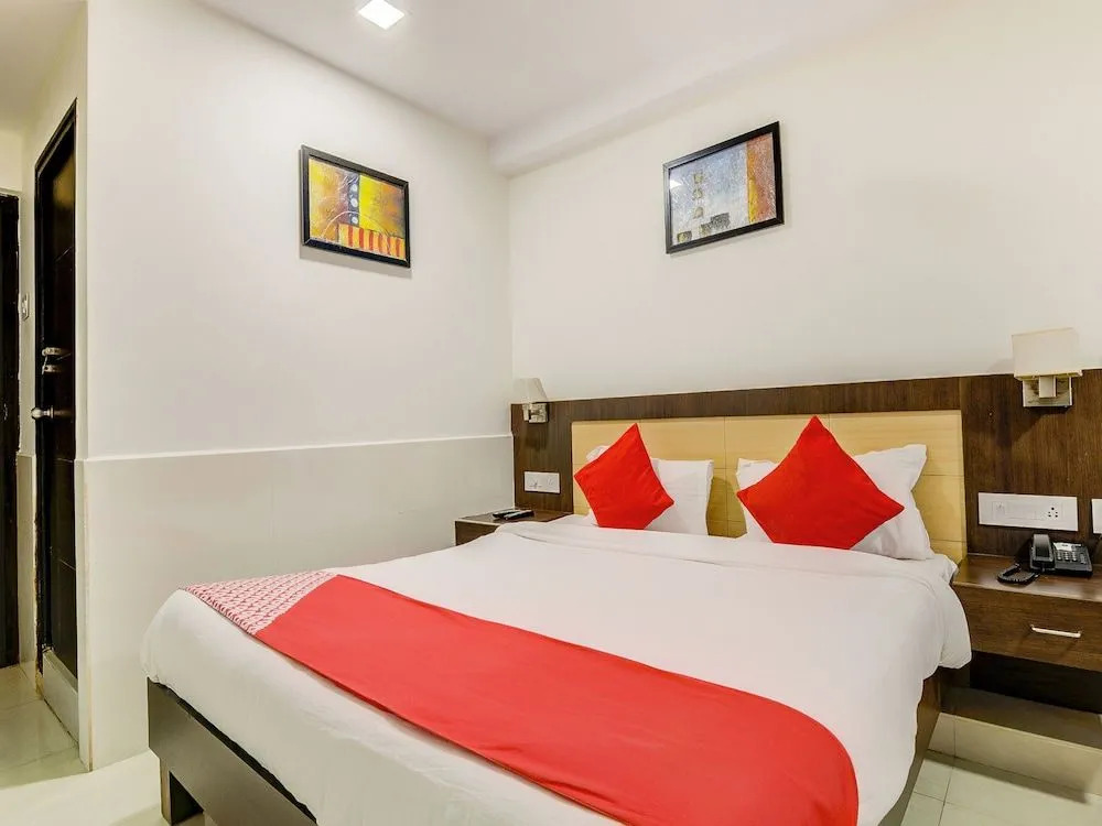 OYO 6383 Hotel Leela Grand Inn
