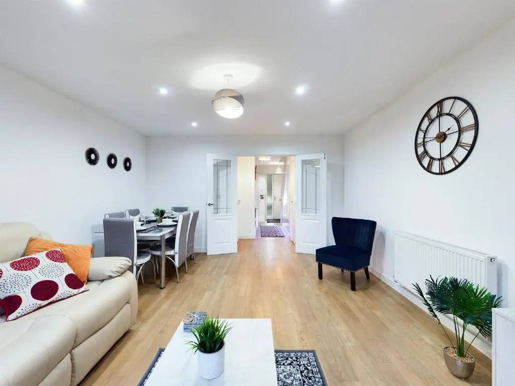 Cheerful 5-BDR/3-BATH House w/ Free Parking