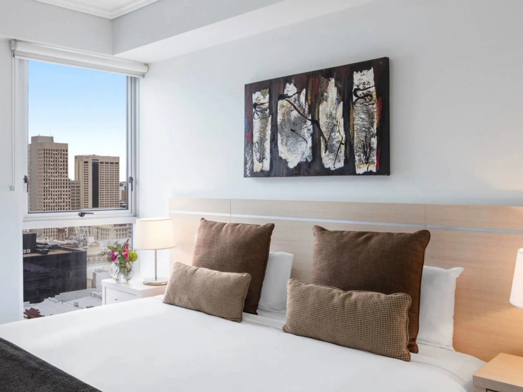 2BR EPIC VIEWS ★CBD★ 2 Cars ★Pool★Wine★Gym★Netflix