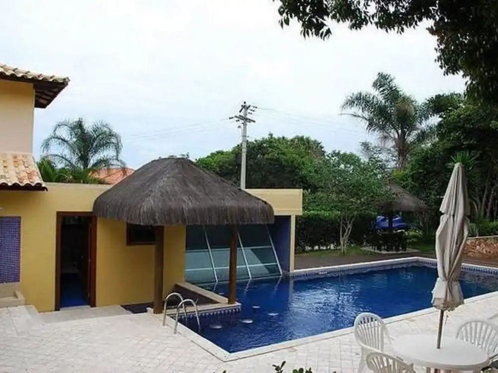 Casa 4 suites a 200m da Rua das Pedras