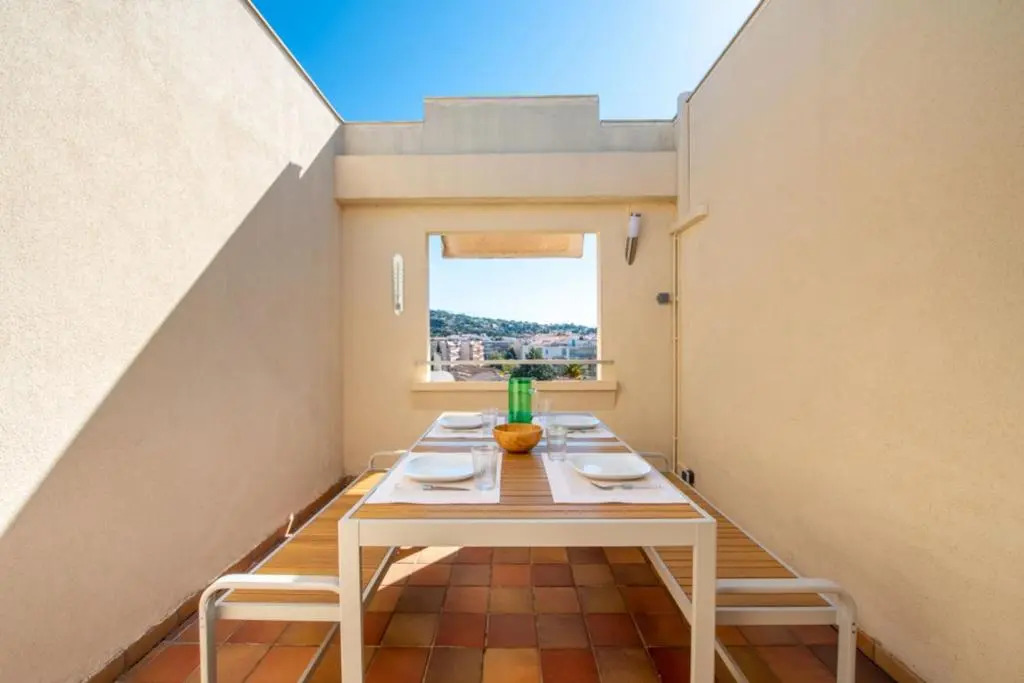 Apt with Pool 10 Min From the Beach