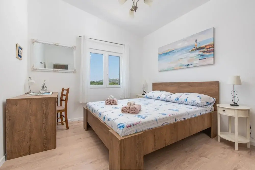 Beachfront villa Mihovil w. beach access