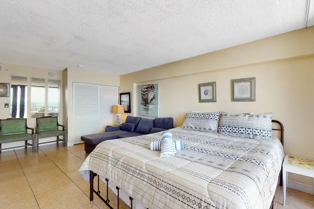 Hawaiian Inn 422