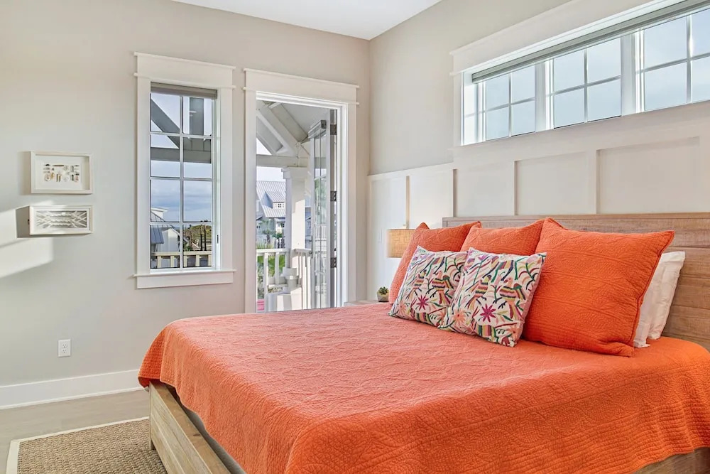 164 Sunset Avenue Townhouse 3 Bedrooms 3.5 Bathrooms Townhouse