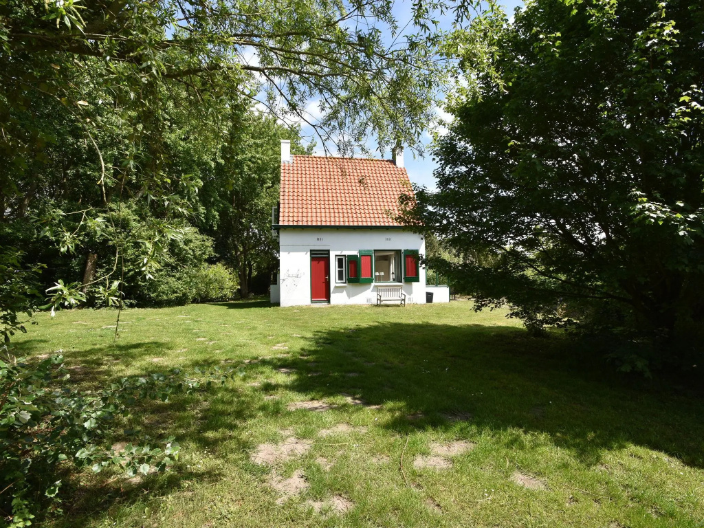 Quintessential, detached Ouddorp home with enormous garden, near the beach