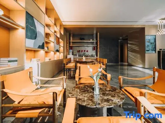 H Crystal Hotel (Gaoping Sanguan Center Yandi Park)