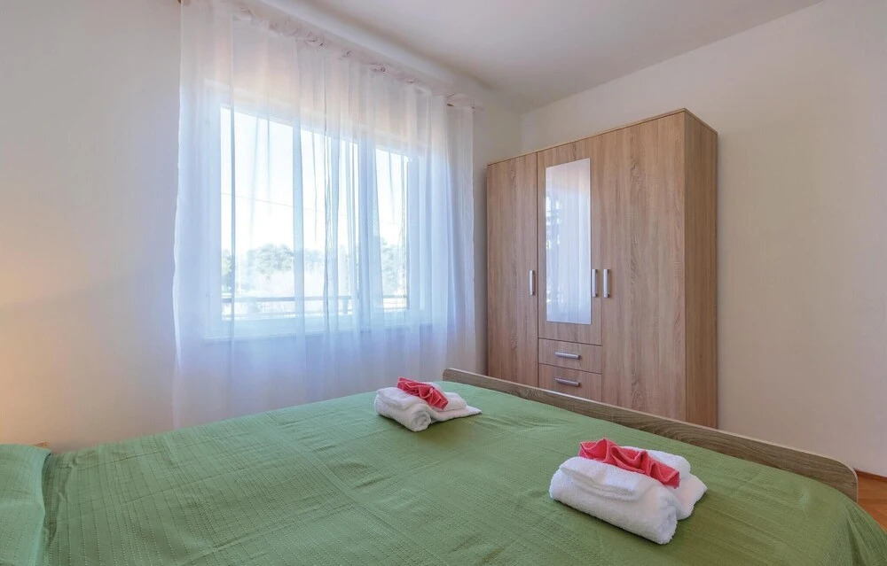 Amazing Home in Valbandon With Wifi and 2 Bedrooms