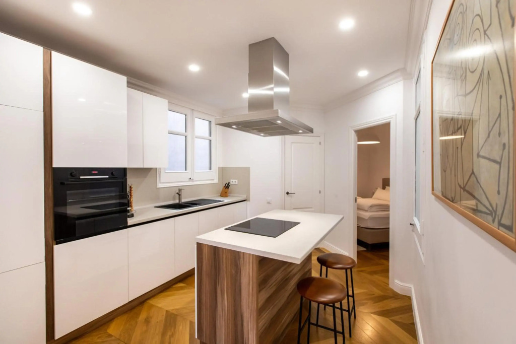 Majestic 4BR/4BATH apartment in Sagrada Familia area