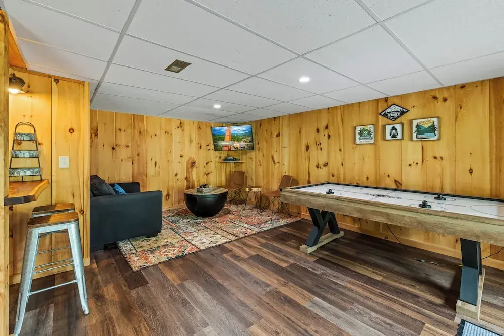 Cabin w/ Hot Tub, Theater & Games!
