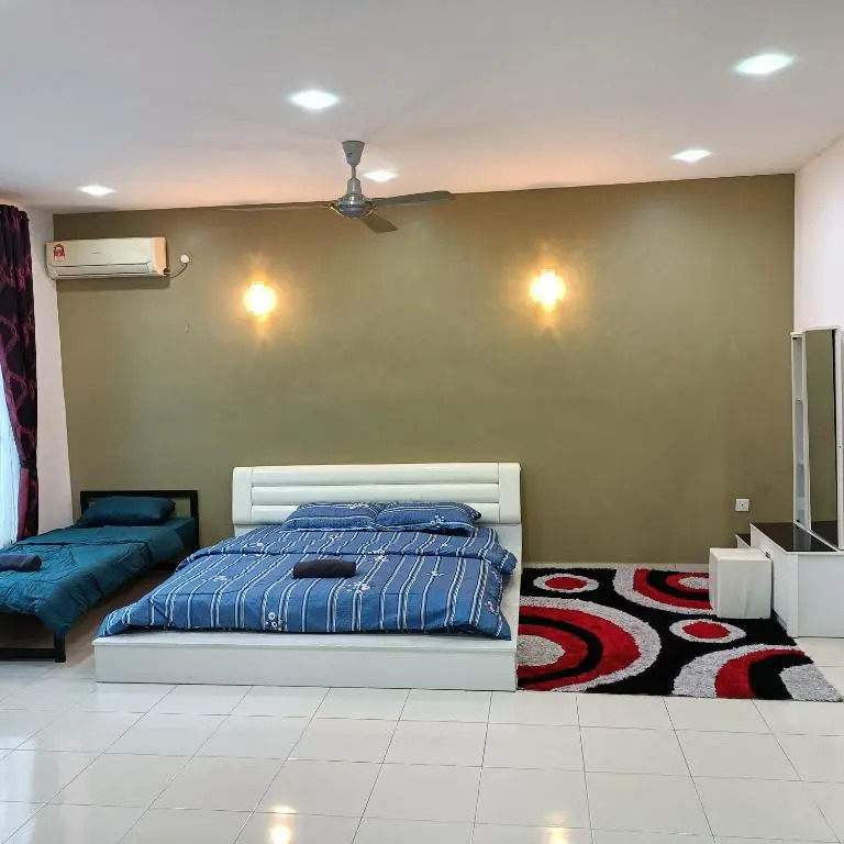 4 Bedrooms Homestay, Fully Aircond in Sendayan by DKAY HOMES I 10-15 pax