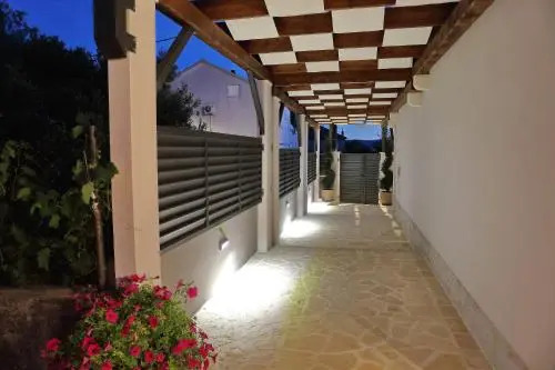 Sara Apartments